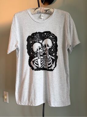 NWT BOUTIQUE
ORIGINAL GRAPHIC T-SHIRT
